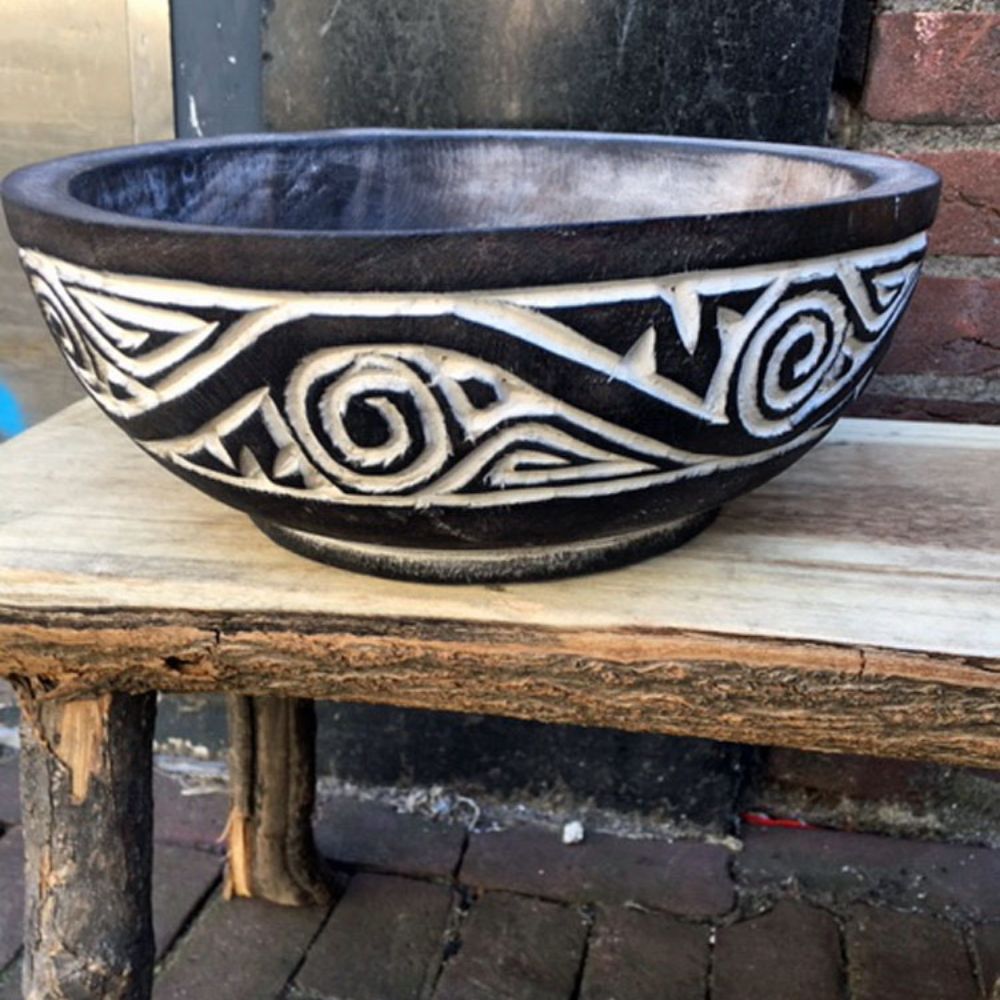 Zwart wit schaal van palmhout uit Bali