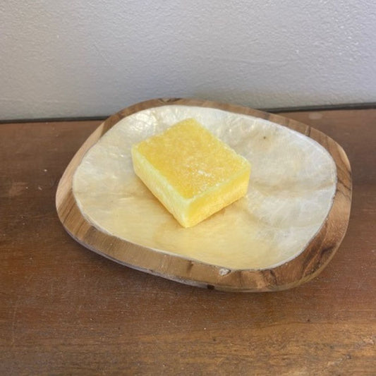 Geurblokje Fresh Flowers handgemaakt in Marrakesch. Het is een geel blokje wat een frisse en zoete geur heeft naar bloemen.