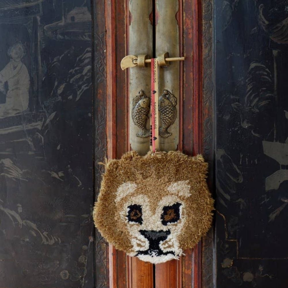 Moody Lion Gift Hanger Doing Goods