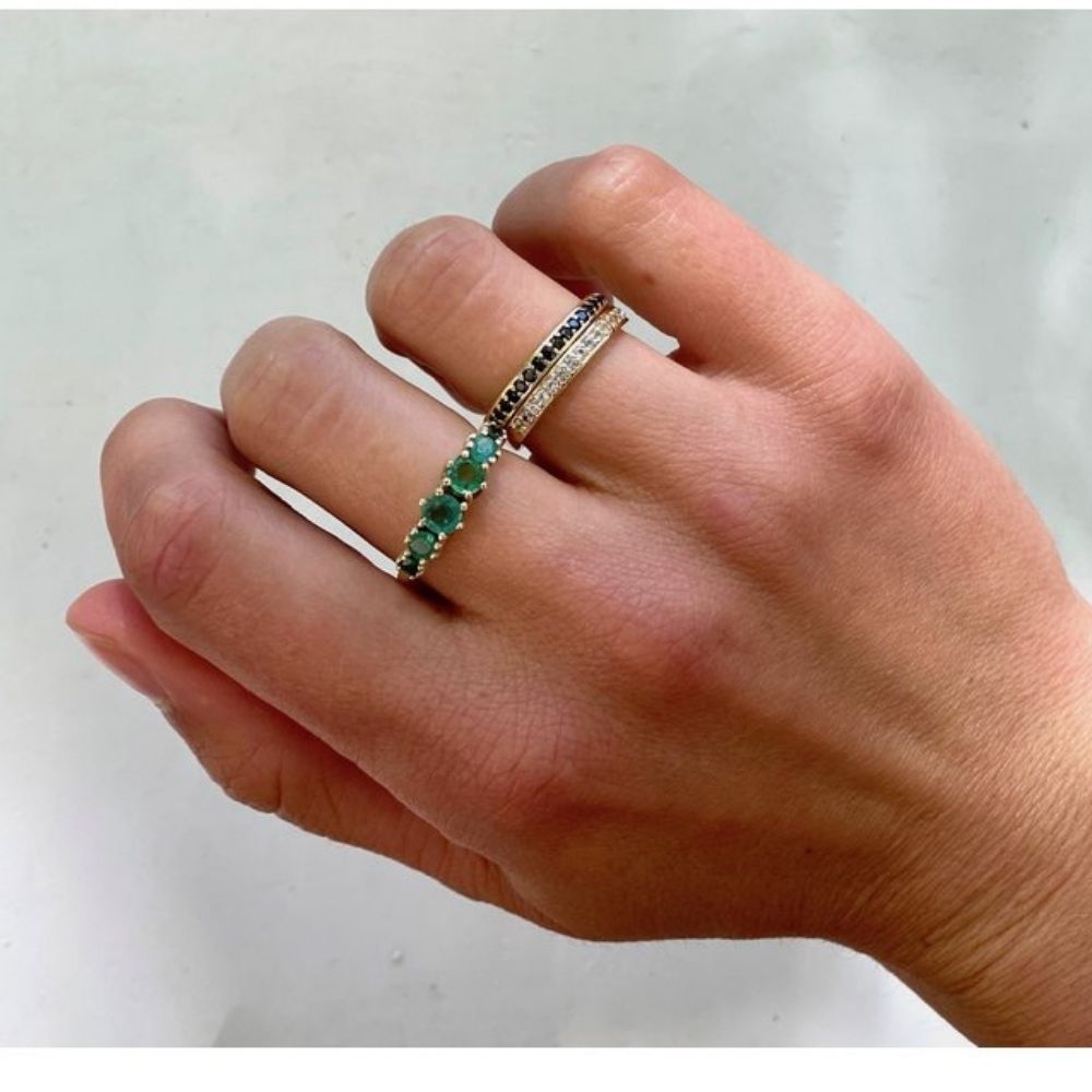 Pave black onyx ring gold. Onyx is een edelsteen die je helpt in stressvolle situaties