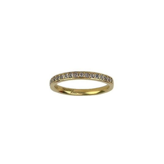 Prachtige gouden ring met 9 kleine Topaas steentjes. Wist je dat het dragen van Topaas liefde, voorspoed en geluk aantrekt.