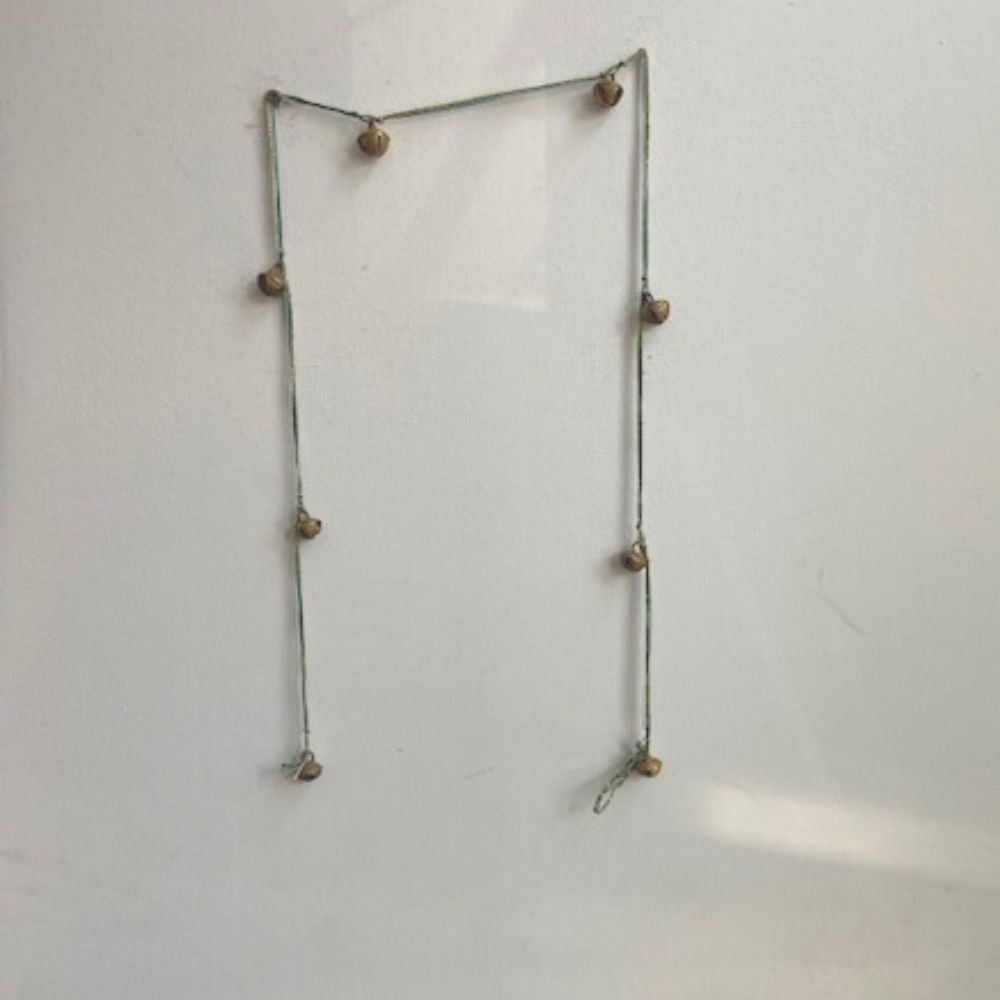 Slinger met Belletjes Goud met groen en gouden draad.