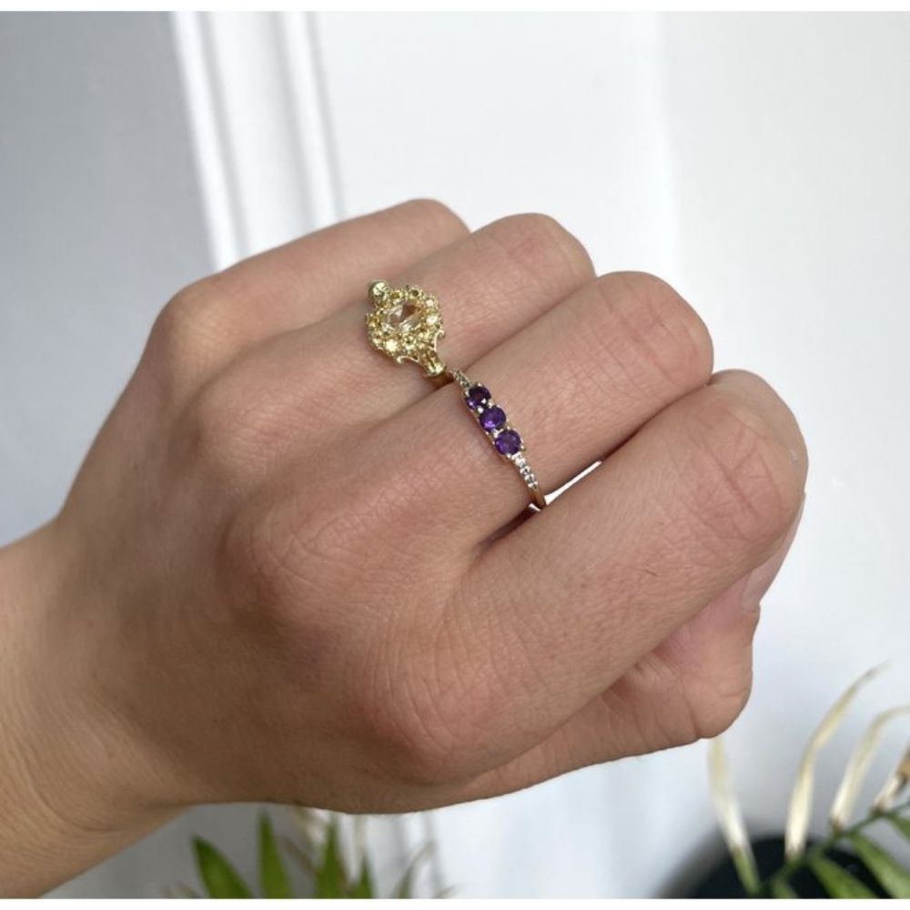 Vintage Citrine Flower Ring Gold. Citrien is een zonnige edelsteen en trekt geluk en voorspoed aan