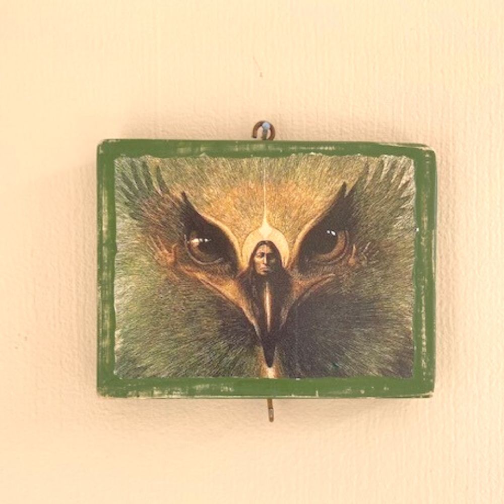 Sacred panel met een afbeelding vn een adelaar, met de hand geschilderd op een groen paneeltje