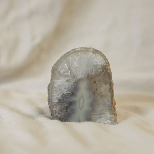 Agaat waxinelichthouder in het kristal met in het midden een mooie blauwe agaattekening